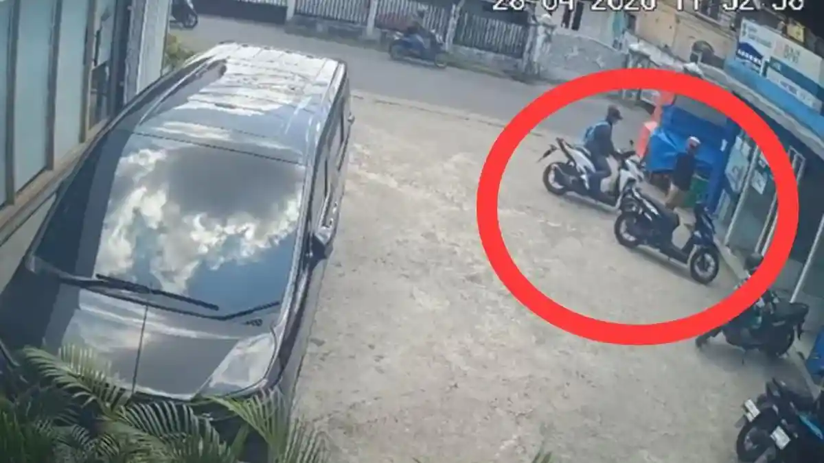 Bandit Curanmor Beraksi di IB 2 Palembang, Gasak Motor Mahasiswa yang Lagi Ambil Uang di ATM