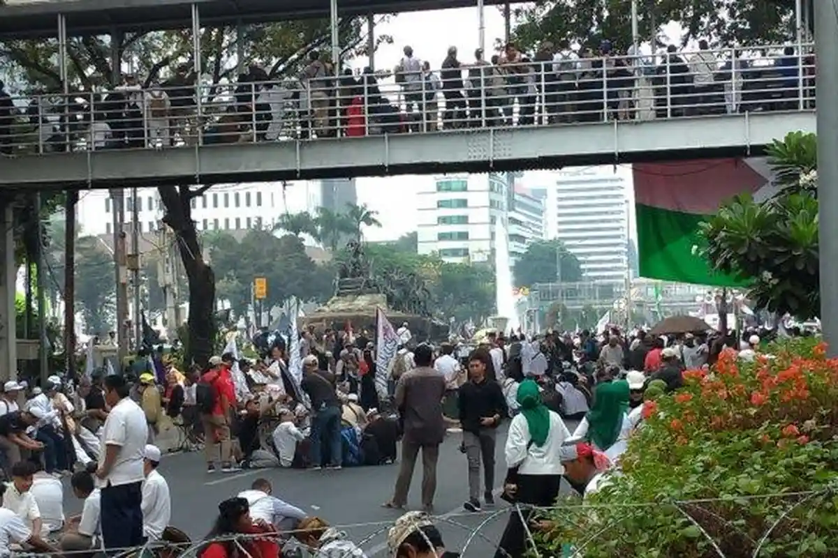 Tertahan di Patung Kuda, Orator Aksi Mujahid 212 : Kami Berada di Belakangmu, Mahasiswa!