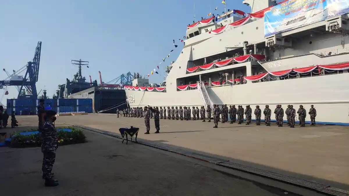 Gratis dan Anti Macet, TNI AL Siapkan Kapal Perang Raksasa untuk Mudik ...