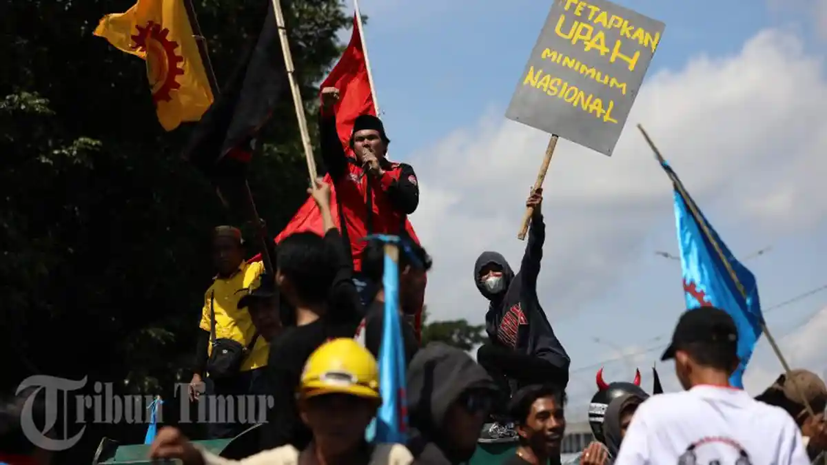 Buruh dan Mahasiswa Gelar Aksi May Day di Gedung DPRD Sulsel dan Flyover Makassar - maydaynov4.jpg