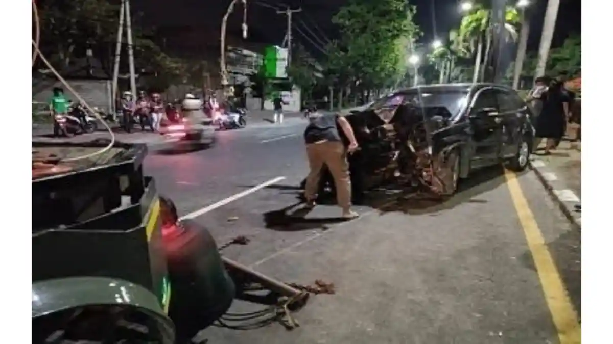 Polisi Alami Kecelakaan di Sunset Road, Oknum Ojol Ini Malah Tilep Handphone dan Pistol