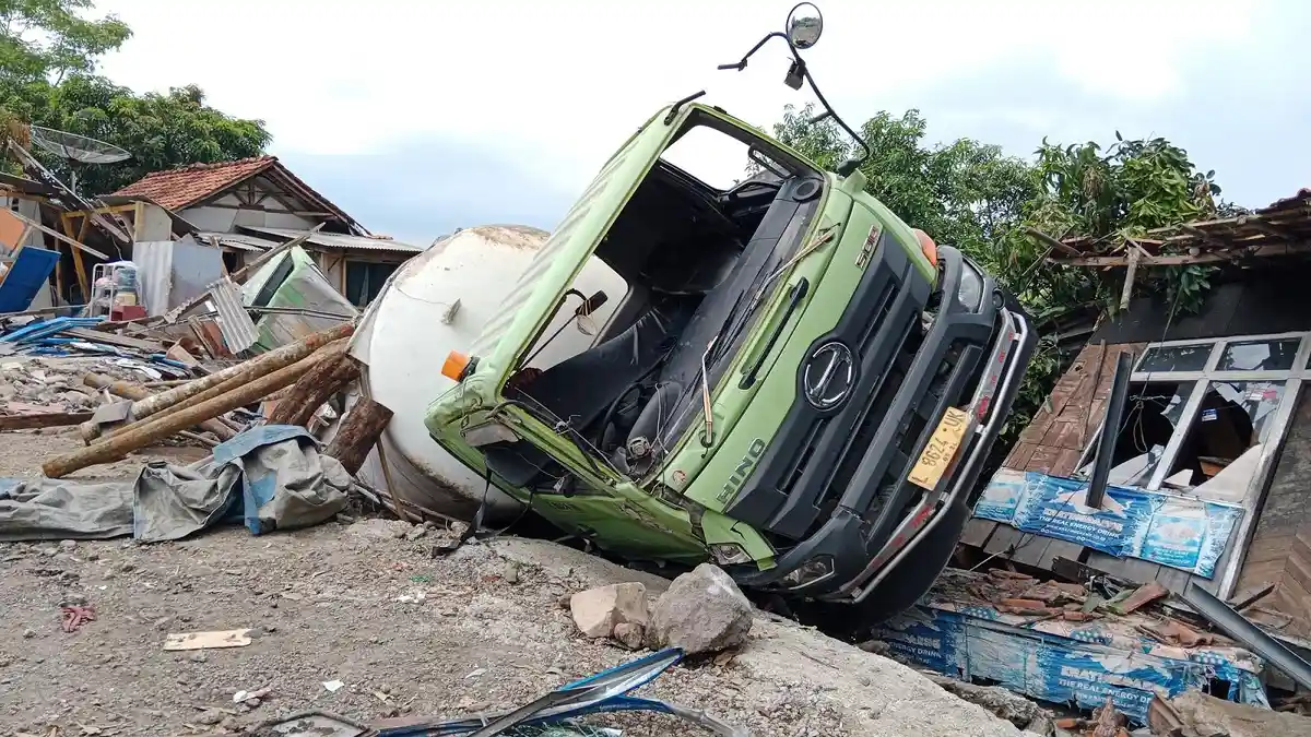 UPDATE Kecelakaan Maut Truk Hantam 4 Mobil dan Rumah di Sumedang, Diduga Sopir Tak Konsentrasi
