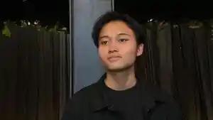 Lirik-Lagu-Seketka-Rizwan-Fadilah-RnBoyz-dan-Mahalini-Ku-Lupa-Seketika-Apa-Kau-Orangnya.jpg