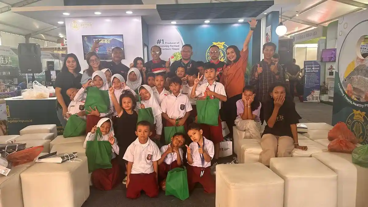 Regal Springs Indonesia buat Gerakan Makan Ikan Bersama Anak SD di PIISU ke-10