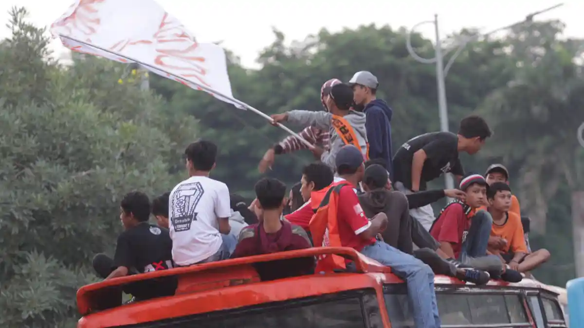 Bus The Jak Mania Terguling di Tol Cipali saat Awayday ke Sleman