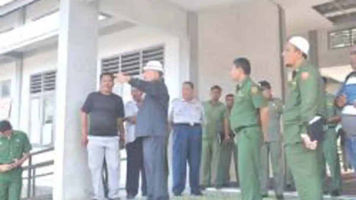 Bupati Aceh Tenggara Mengamuk Lihat Terminal Megah Terbengkalai