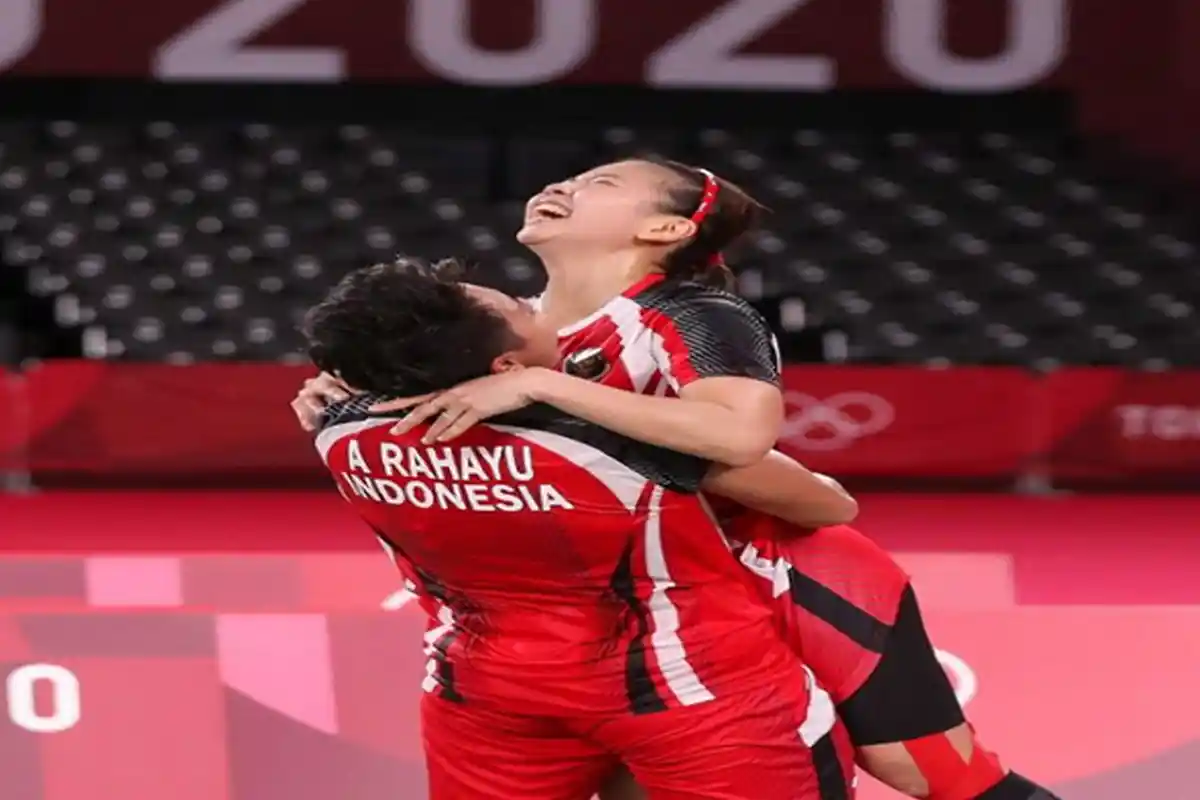 Semua Menangis, Momen Haru Greysia Polii dan Apriyani Rahayu Raih Medali Emas Bulutangkis