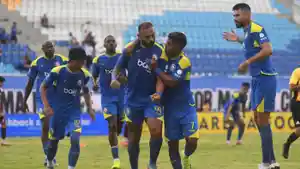 Pemain-Arema-FC-Dalberto-dan-kawan-kawan-dalam-duel-lawan-PSM-Makassar.jpg