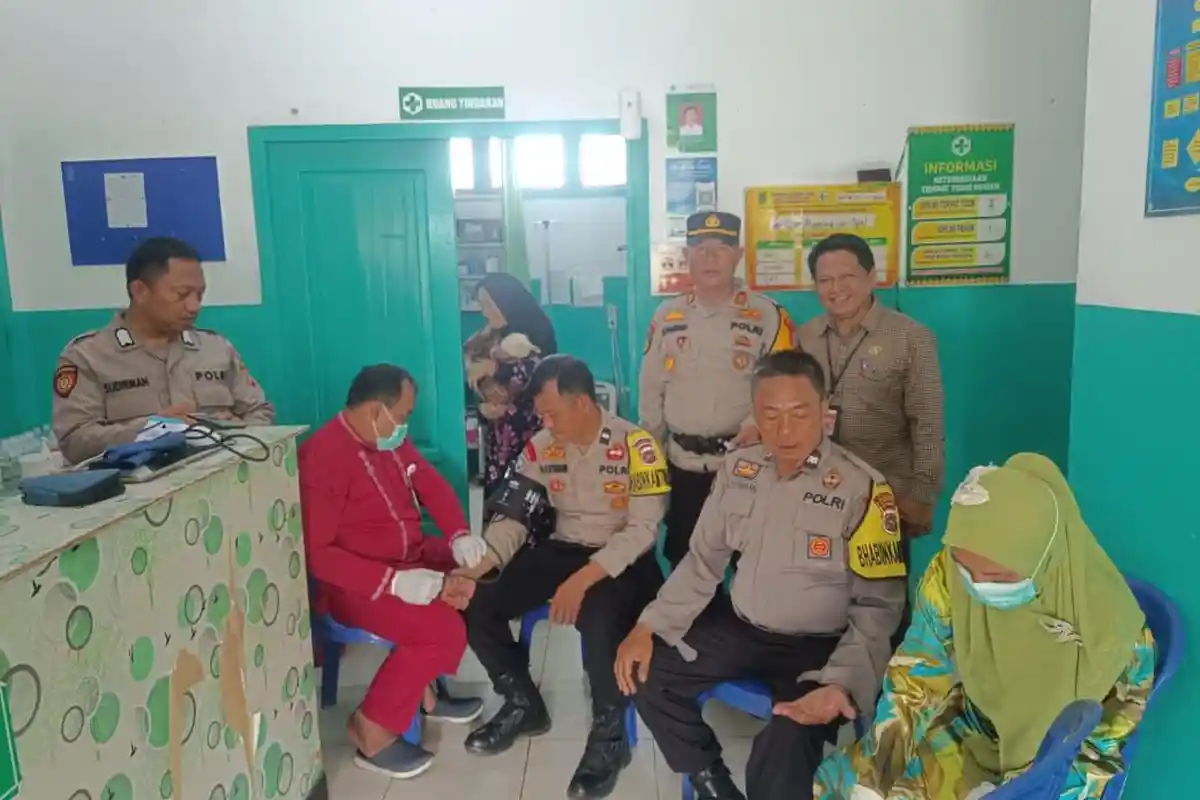 Polsek Tempuling Cek Kesehatan Personil Jelang Hari Pencoblosan Pilkada Inhil