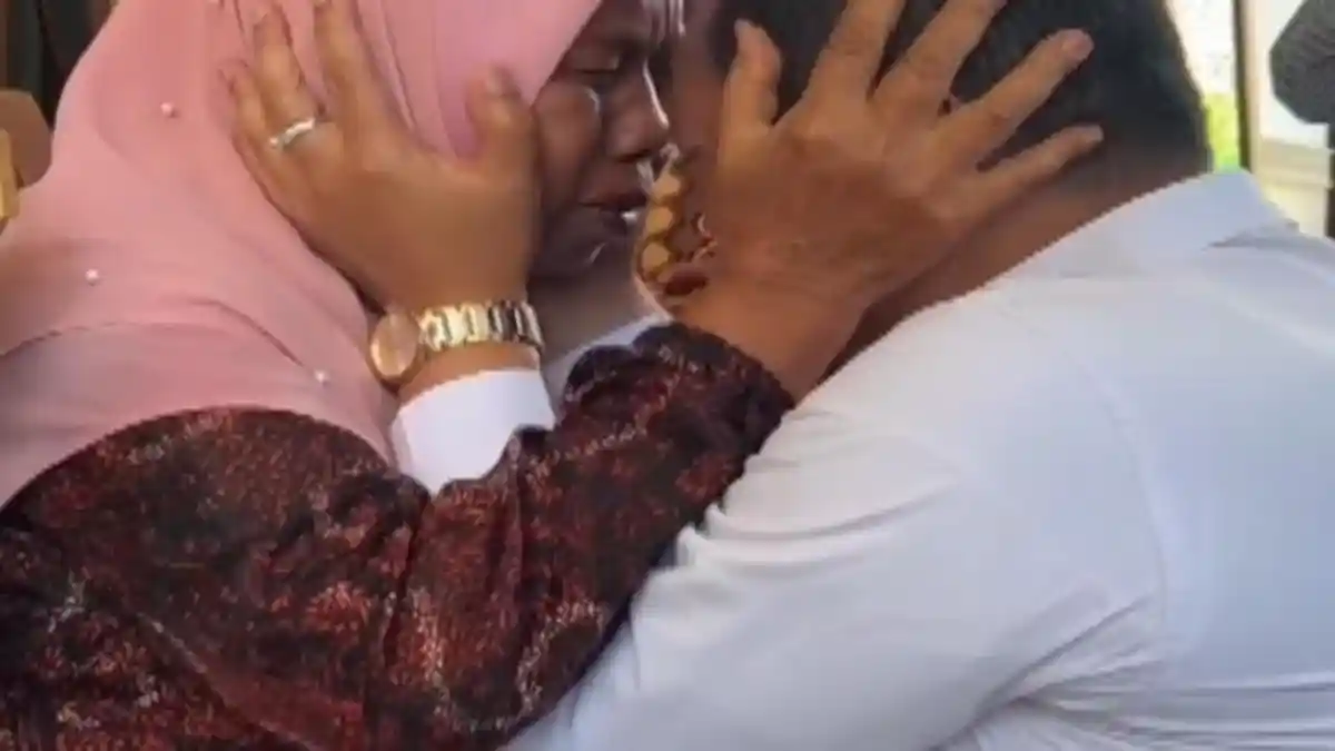 Pulang ke Kampung Halaman, Cak Thoriq Sungkem ke Ibunda