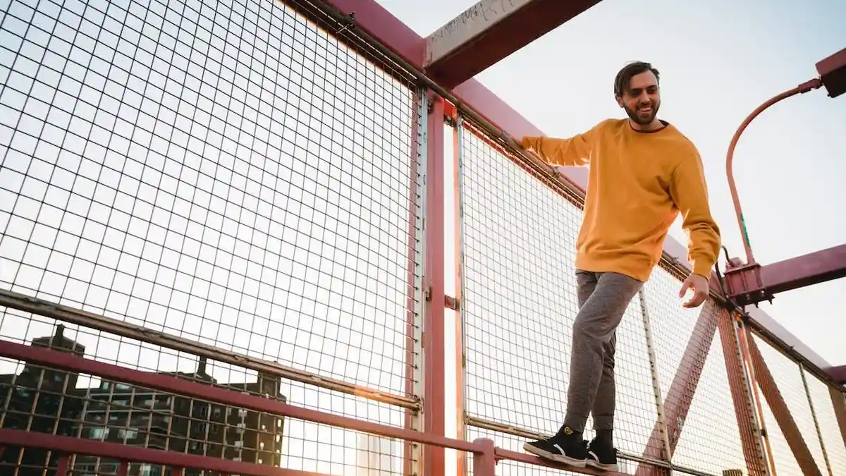 6 Zodiak yang Paling Berani Tantang Bahaya: Aquarius sang Pemberontak, Gemini Skeptis