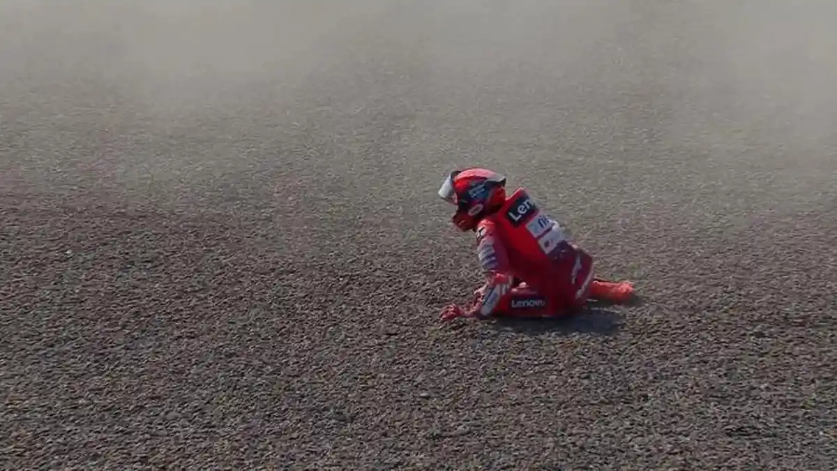 Operasi Pengangkatan 2 Baut di Bahu Berhasil, Marc Marquez Tetap Absen ...
