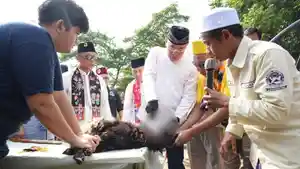 Praktik-penyembelihan-hewan-kurban-di-Taman-Galian-Kehidupan-RW-04-Dukuh-Kramat-Jati.jpg