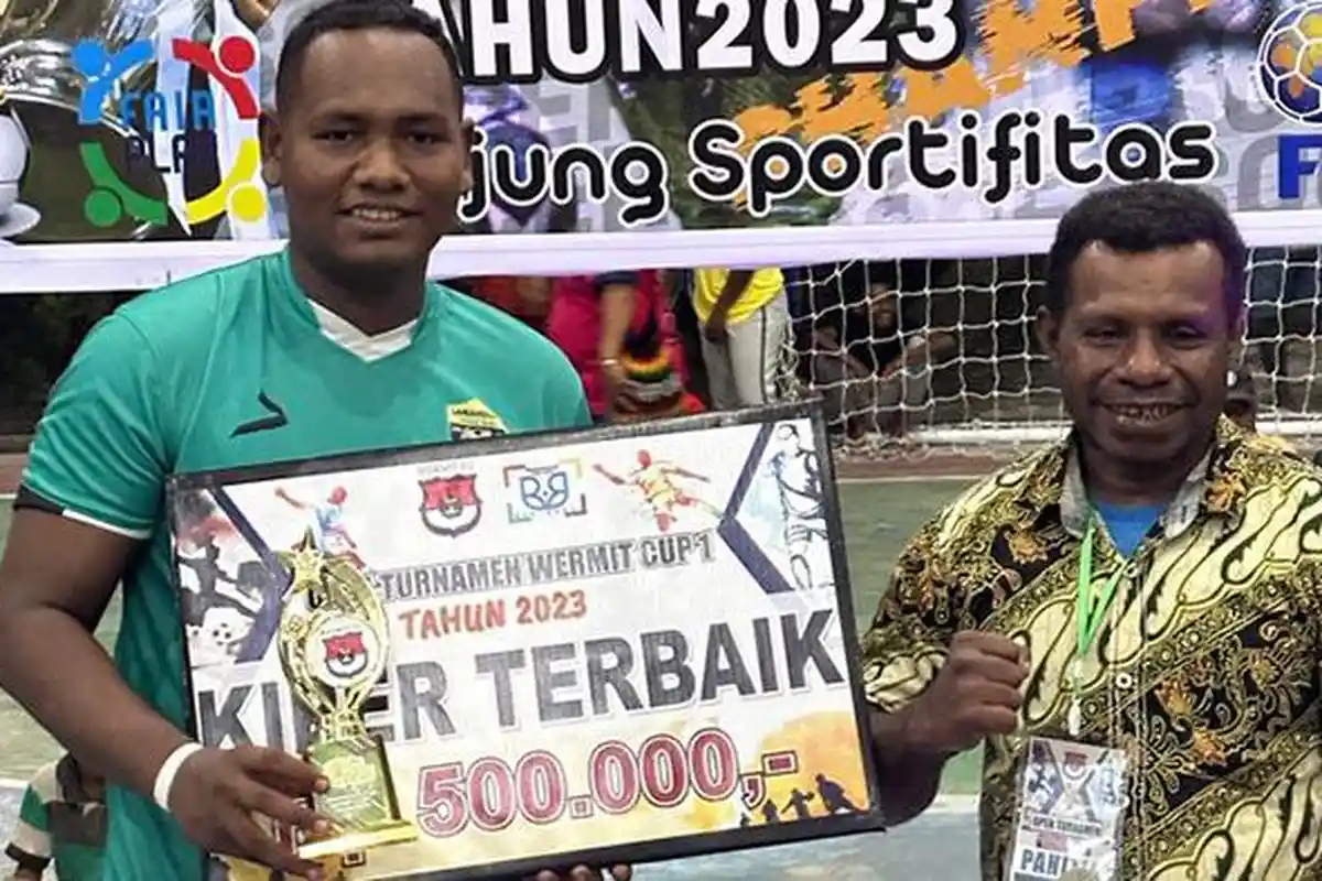Ramadhan Taher, Kiper Terbaik Putra Flores Timur yang Diganjar Penghargaan di Wermit Cup 1