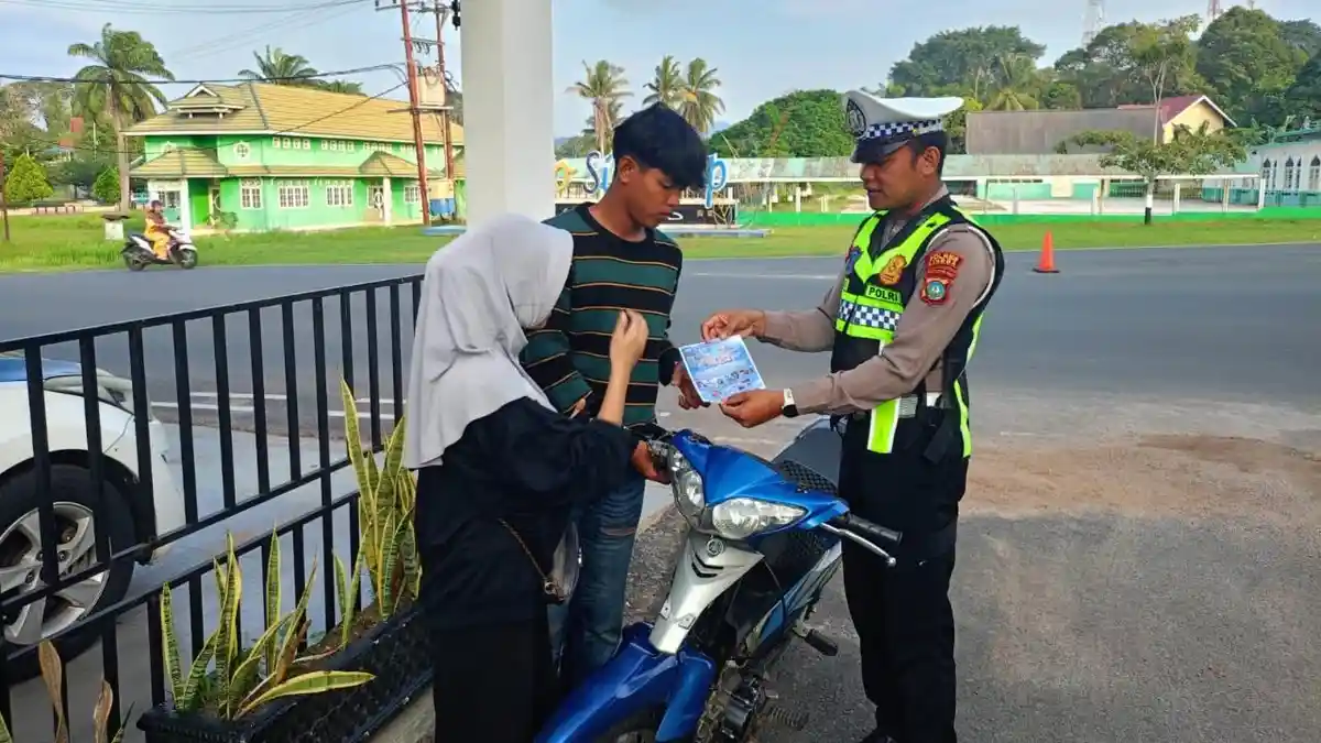 Masih Banyak Pengendara Tak Taat Aturan, Satlantas Polres Lingga Beri Teguran dan Edukasi di Tempat - Tribunbatam.id