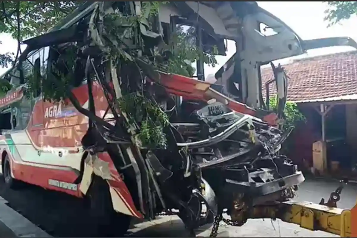 Penampakan Bus Agra Mas yang Seruduk Sinar Jaya Hingga 5 Orang Tewas di Cipali