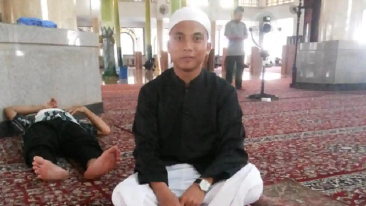 Rizki Sering Salat di Tempat Peimaman Dimasa Datuk Landak