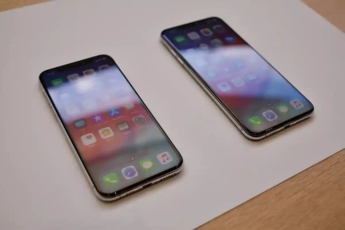 Apple Pangkas Produksi iPhone XS dan iPhone XR?