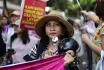 Demonstrasi-Perempuan-Desak-Pemerintah-Perbaiki-Perekonomian_20260618_113658.jpg