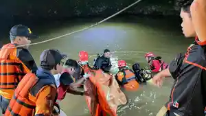 evakuasi-korban-tenggelam-dul-rochim.jpg
