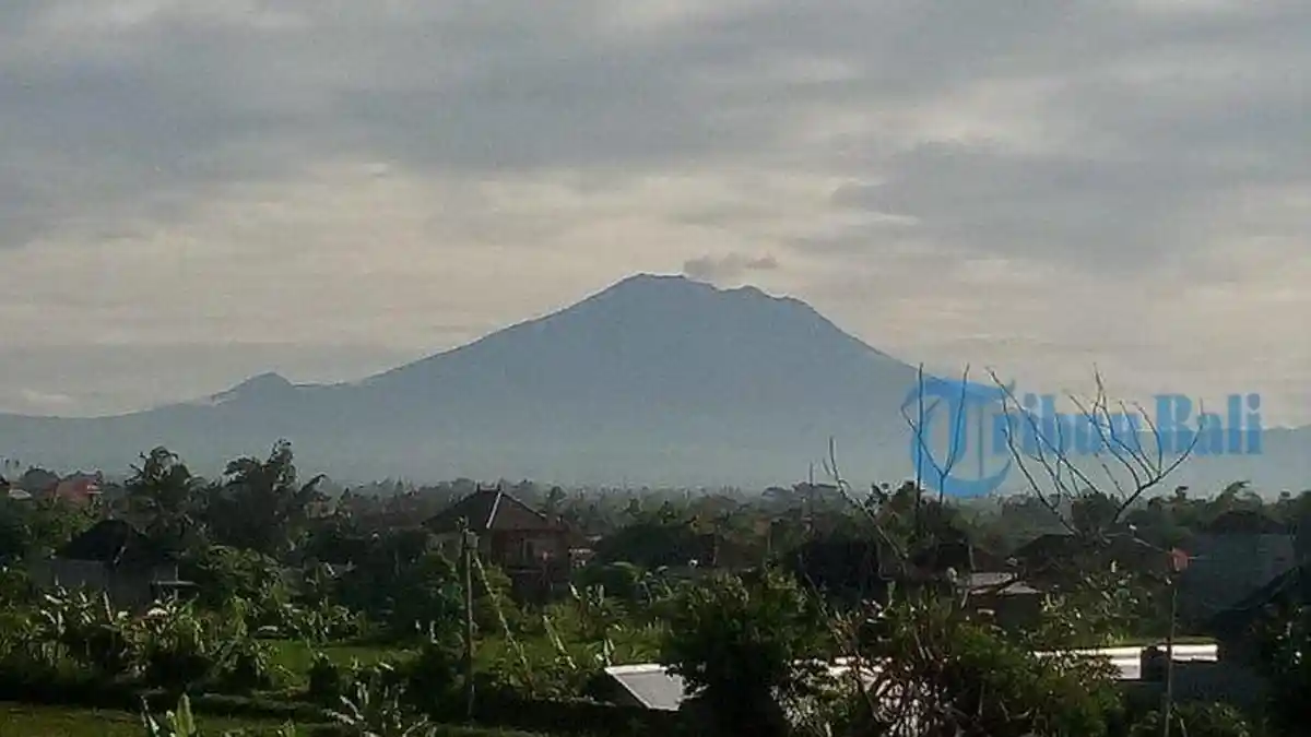 Gunung Agung Keluarkan Suara Gemuruh, Terdengar hingga Pos Pengamatan