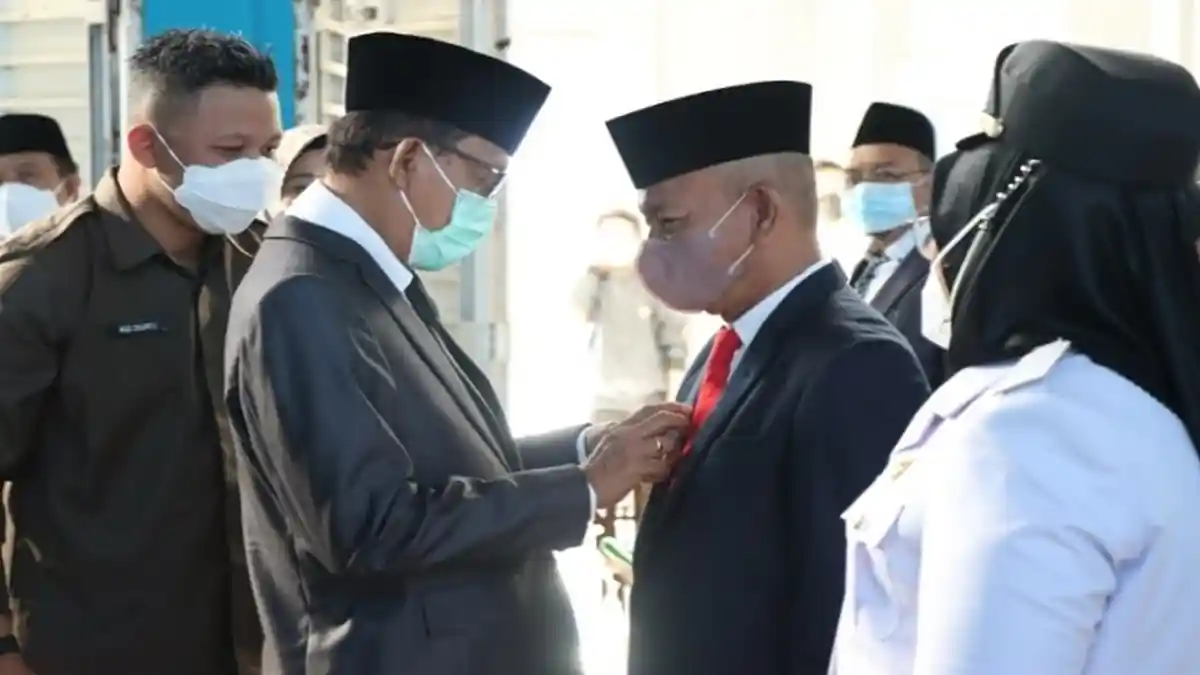 Bupati Agus Istiqlal Lantik 51 ASN Pemkab Pesisir Barat Lampung