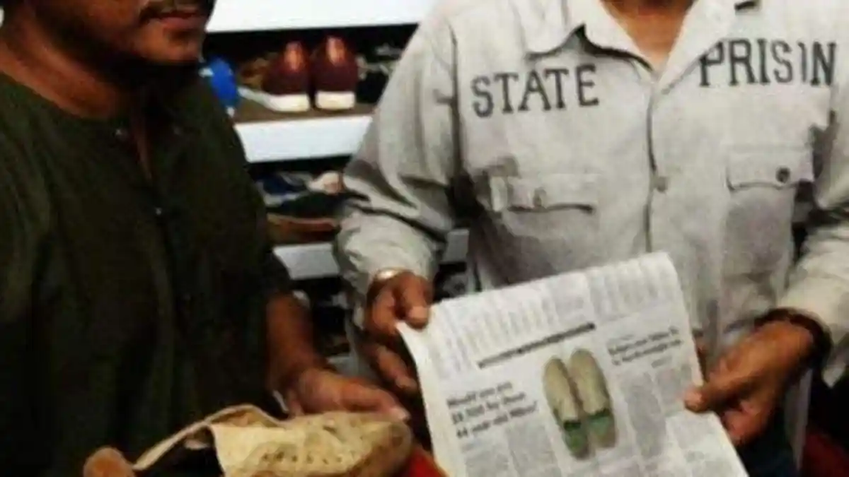 Sepatu Ini Terlihat Sangat Lusuh, Setelah Dijual Harganya Ternyata Rp6,1 Miliar!