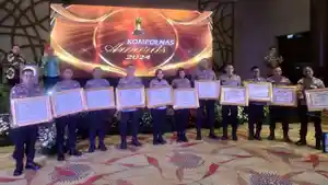 17072024_Kapolsek-Long-Apari-Ipda-Juan-Higang-saatmenerima-penghargaan-Kompolnas-Awards-2024.jpg