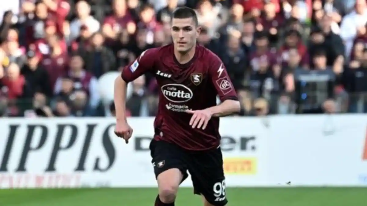 Inter Milan Mempertimbangkan Pulangkan Bek Salernitana, Lorenzo Pirola