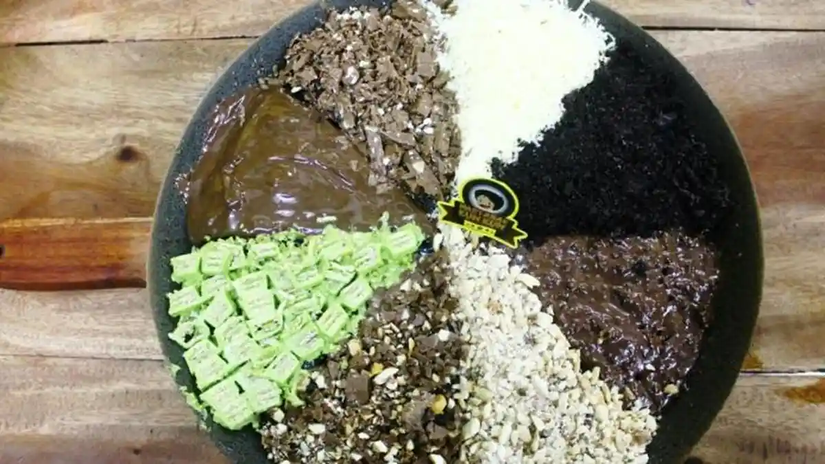 Kuliner Unik di Yogya: Martabak Berbahan Arang Jepang, Anda Berani Coba?