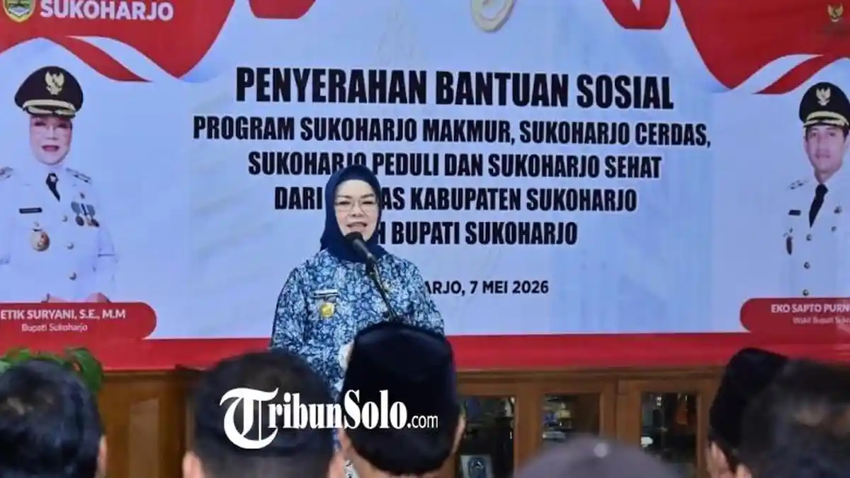 Ratusan Warga Kurang Mampu di Sukoharjo Dapat Bantuan, Bupati Etik Harap Tak Ada Anak Putus Sekolah