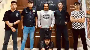 Pelaku-RD-saat-diamankan-ke-Mapolresta-Bukittinggi-Minggu-1622025-fs.jpg