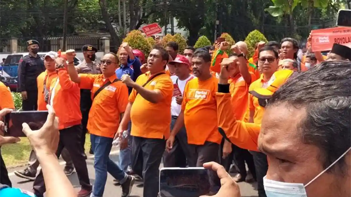 Dipimpin Said Iqbal Kader Partai Buruh Padati KPU, Jalan Imam Bonjol Ditutup