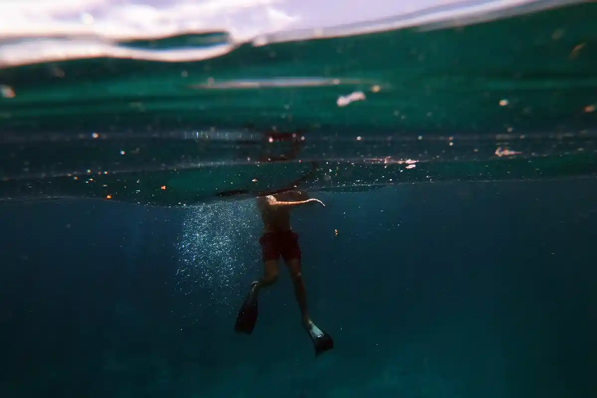 6 Arti Mimpi Berenang yang Perlu Kamu Perhatikan, Air Jernih Ternyata Berarti Positif