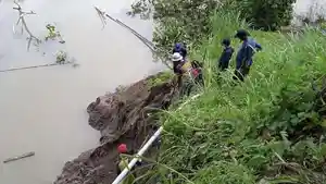 Tenaga-teknisi-PDAM-Sinjai-saat-memasang-pipa-jaringan-distribusi-utama.jpg