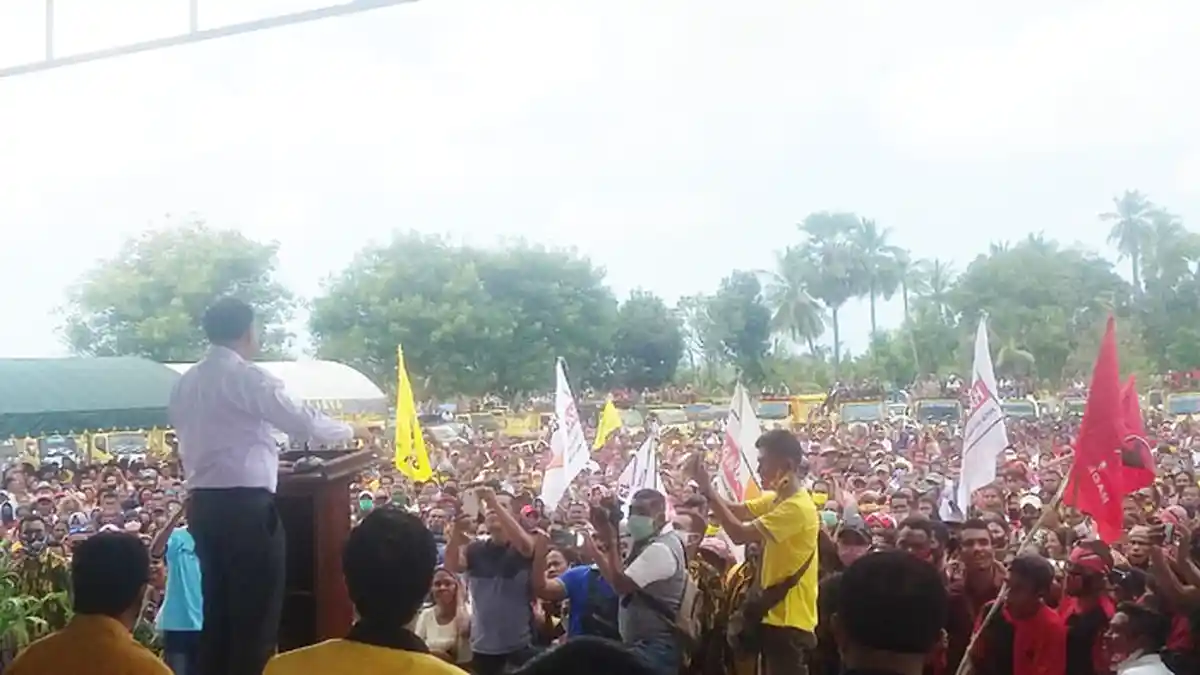 Deklarasi Paslon SBS-WT Dipadati Massa Pendukung dan Simpatisan