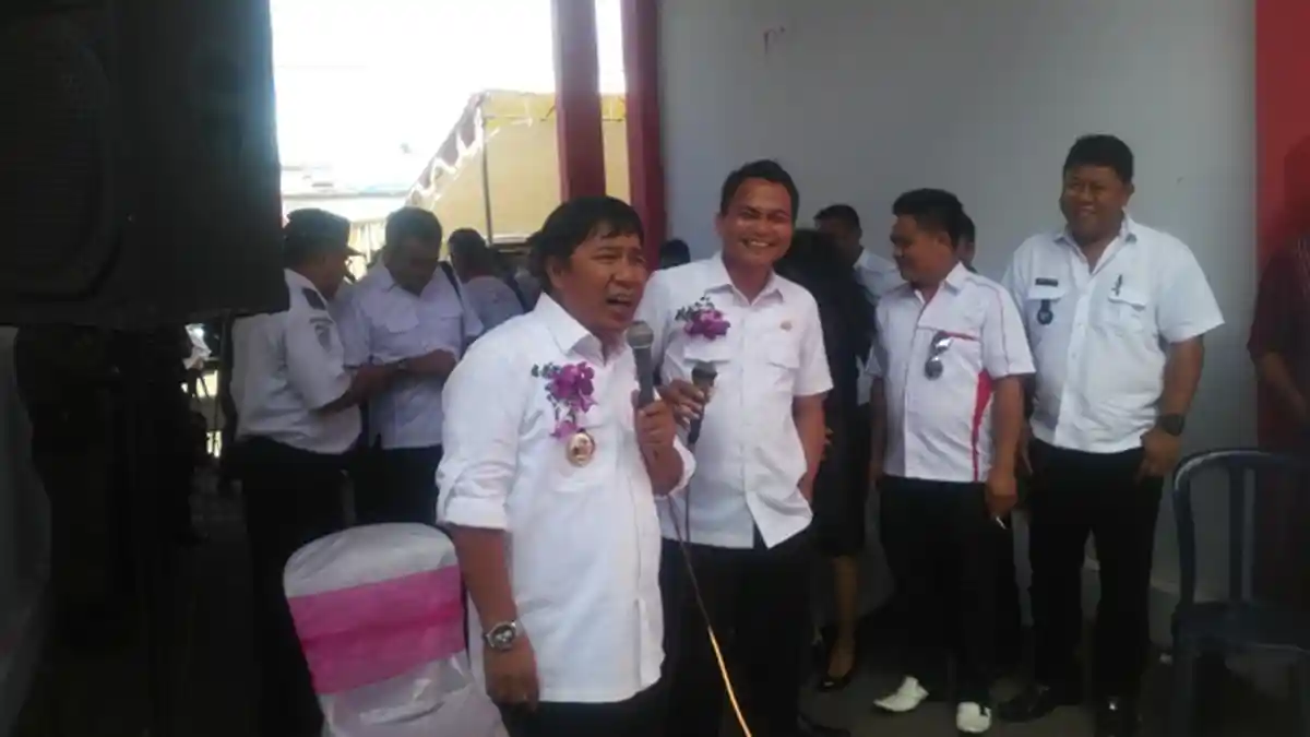 Sumendap Tersenyum Angkat Piagam WTP