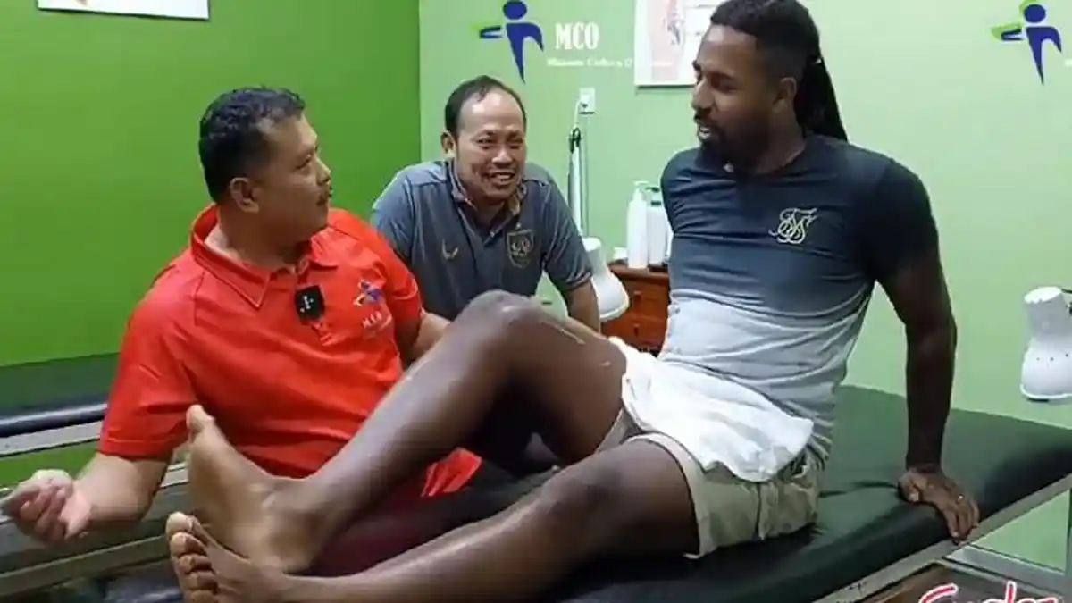 Video Striker PSIS Semarang Carlos Fortes Meringis Kesakitan Saat Dipijat, Setelah Itu 'Enak Tenan'