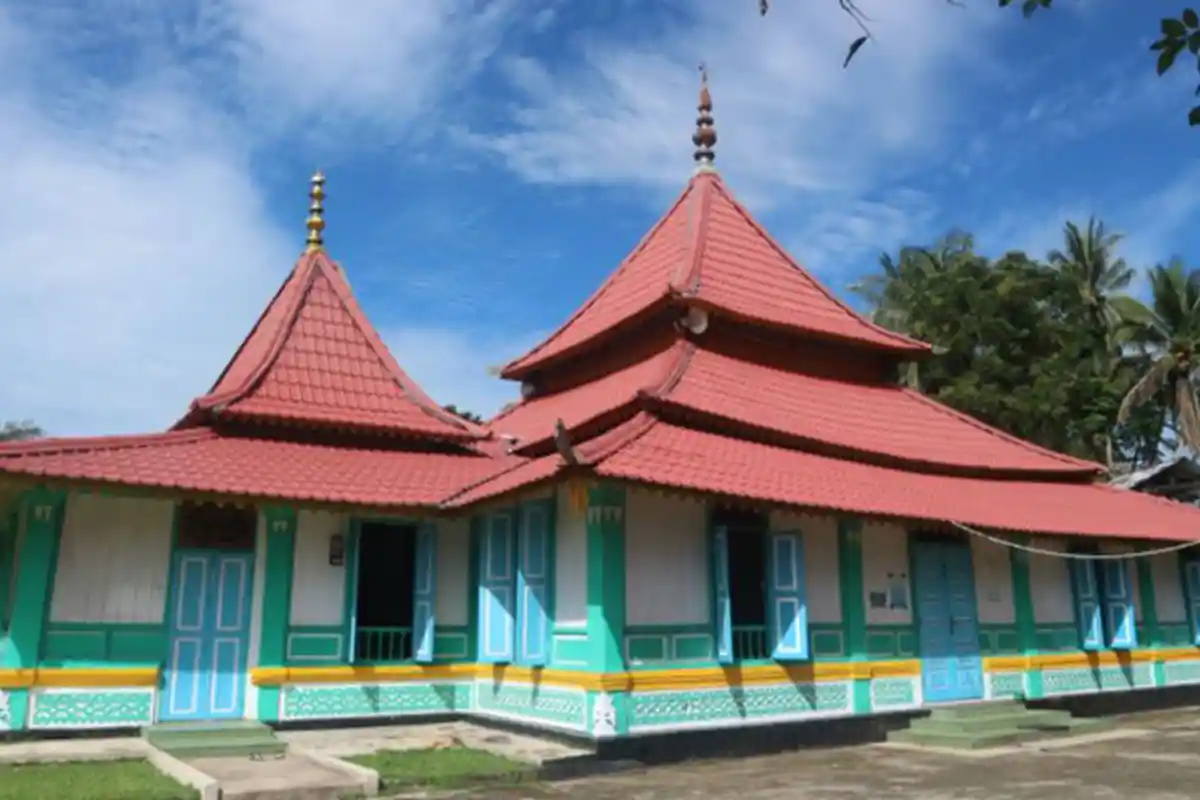 Masjid Tua dengan Arsitektur Bernilai Tinggi Terapkan Protokol Kesehatan