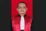 Ketua-Majelis-Hakim-David-Sidik-Harinoean-Simaremare-yang-memberikan-vonis-1-tahun.jpg