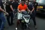 Polisi Tangkap Penjambret Nenek Gendong Bayi