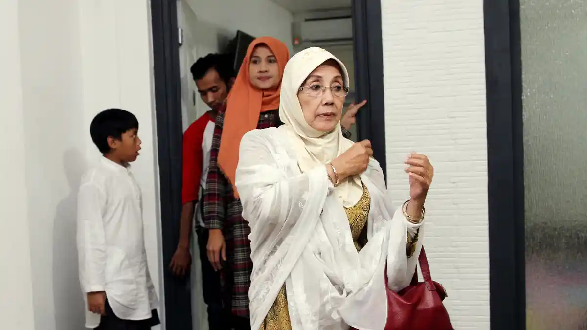 Ajip Rosidi Bilang Ada Anak Nani Wijaya yang Tak Setuju Ibunya Menikah Lagi