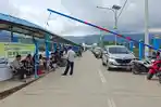 Antrean-kendaraaan-di-pintu-masuk-pelabuhan-Kasipute-Bombana-Tondasi-Muna-Barat-jelang-Idulfitri.jpg