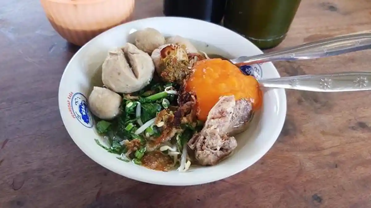 2 Rekomendasi Warung Bakso Enak di Pekalongan: Pas Dimakan saat Hujan Deras!