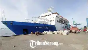 Suasana-saat-KM-Tatamailau-berlabuh-di-Pelabuhan-Sorong.jpg