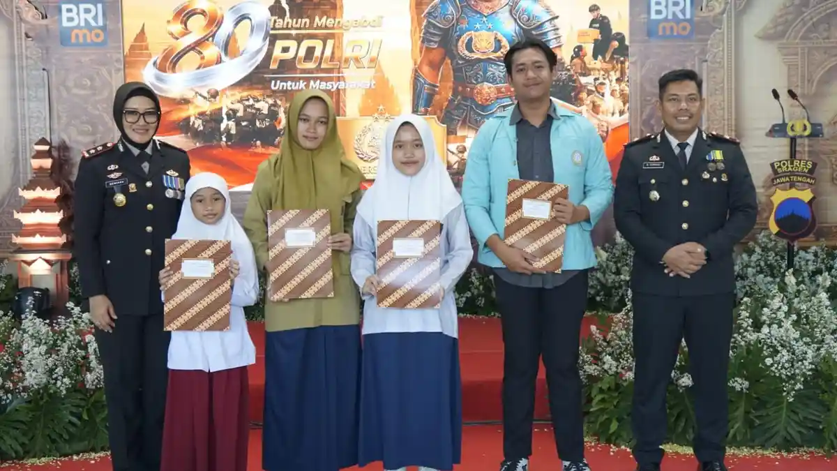 HUT Bhayangkara Ke-80, Polres Sragen Beri Beasiswa kepada 75 Anak Anggota Berprestasi - Tribunjateng.com