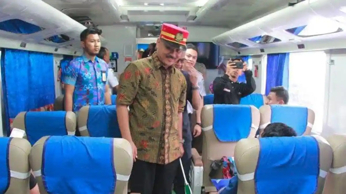 PT KAI Daop 8 Surabaya Sediakan Kereta Tambahan Angkutan Lebaran 2019