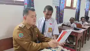 20240117_Pj-Bupati-bernhard-rondonuwu-sidak-ke-sekolah-17.jpg