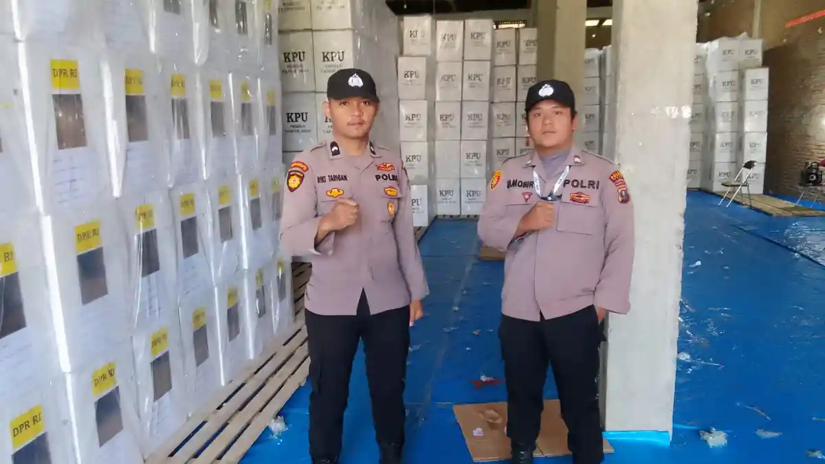 Personel Satgas Preventif Polres Toba Rutin Patroli dan Pengamanan Gudang Logistik