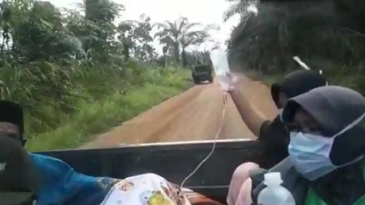 Aksi Kapolsek di Jambi Bantu Perempuan Pendarahan Pakai Double Kabin ke RS 